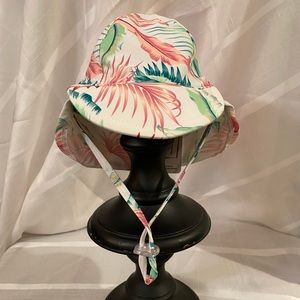 NWT. Shield Delicate Skin with a Baby Girl Kiana Sun Hat. Size 0-12 month
